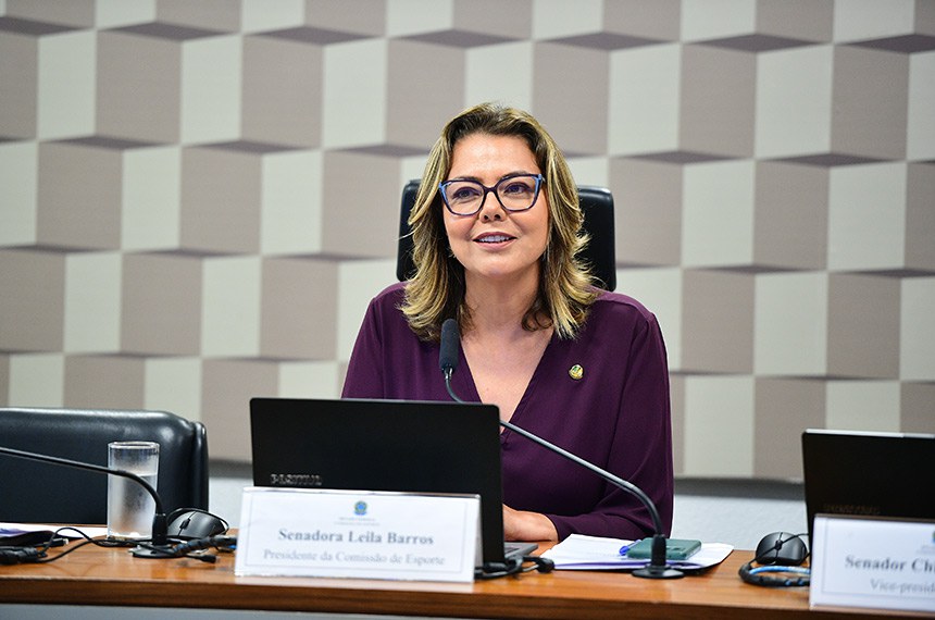 Mesa: 
presidente da CEsp, senadora Leila Barros (PDT-DF).