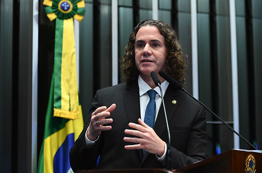 Em discurso, à tribuna, senador Veneziano Vital do Rêgo (MDB-PB).