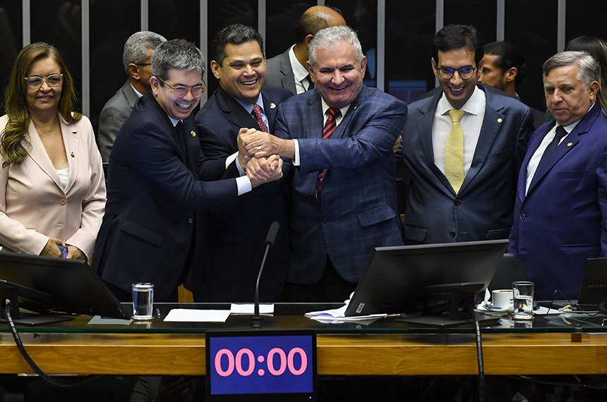 Mesa: 
senadora Dra. Eudócia (PL-AL); 
líder do governo no Congresso Nacional, senador Randolfe Rodrigues (PT-AP); 
presidente do Senado Federal, senador Davi Alcolumbre (União-AP); 
relator do PLN 26/2024, senador Angelo Coronel (PSD-BA); 
deputado Leo Prates (PDT-BA); 
senador Izalci Lucas (PL-DF). 