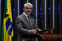 Humberto Costa alerta para riscos de medicamentos em supermercados