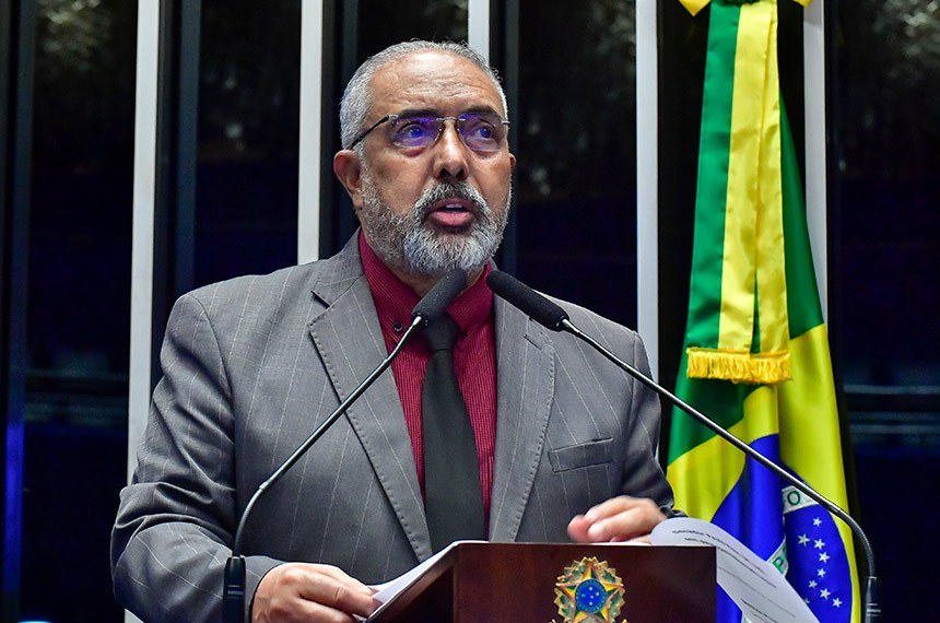 Em discurso, à tribuna, senador Paulo Paim (PT-RS).