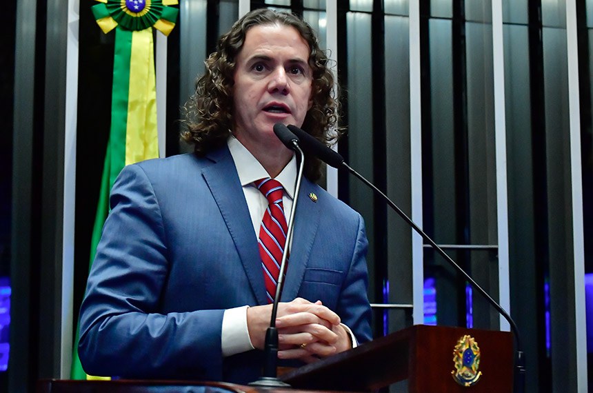 Em discurso, à tribuna, senador Veneziano Vital do Rêgo (MDB-PB).