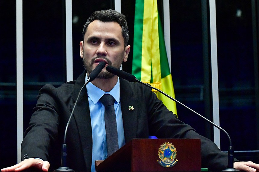 Em discurso, à tribuna, senador Cleitinho (Republicanos-MG).