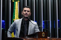 Cleitinho nega golpe e defende Bolsonaro