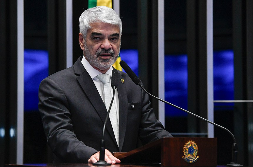 À tribuna, em discurso, senador Humberto Costa (PT-PE). 