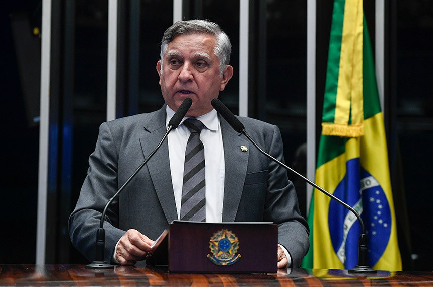 Em discurso, à tribuna,  senador Izalci Lucas (PL-DF).