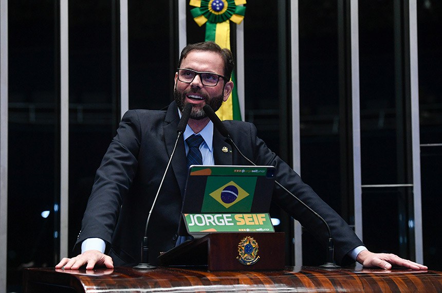 Em discurso, à tribuna,  senador Jorge Seif (PL-SC).