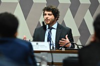 Randolfe: relançamento de coleção de livros reafirma valor da democracia