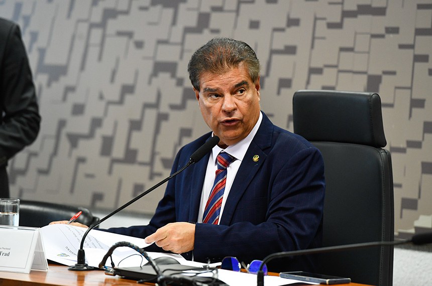 Mesa: 
presidente da CRE, senador Nelsinho Trad (PSD-MS).
