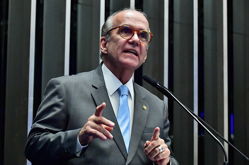 Senador Fernando Dueire (MDB-PE) em discurso à tribuna.