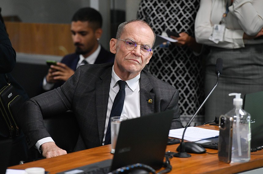 Mesa: 
presidente da CSP, senador Flávio Bolsonaro (PL-RJ). 