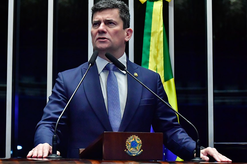 À tribuna, em discurso, senador Sergio Moro (União-PR). 