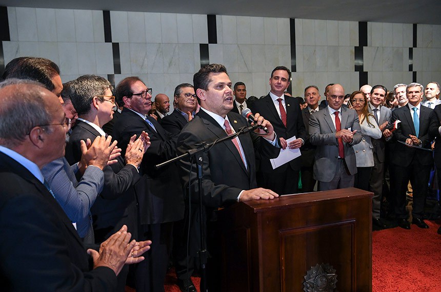 Participam:
autor do livro "A Reforma do Código Civil, senador Rodrigo Pacheco (PSD-MG);
presidente da Comissão de Juristas, responsável pela elaboração do anteprojeto de atualização do Código Civil e ministro do Superior Tribunal de Justiça (STJ),Luis Felipe Salomão;
presidente da Camara dos Deputados, deputado Hugo Motta (Republicanos-PB);
ministro do Supremo Tribunal Federal (STF), Alexandre de Moraes;
ministro do Supremo Tribunal Federal (STF),, Flávio Dino;
ministro da Justiça e Segurança Pública, Ricardo Lewandowski;
líder do governo no Congresso Nacional, senador Randolfe Rodrigues (PT-AP); 
senador Renan Calheiros (MDB-AL); 
senador Irajá (PSD-TO); 
deputado Aguinaldo Ribeiro (PP-PB);
 ministro do Superior Tribunal de Justiça (STJ), Marco Aurélio Bellizze.