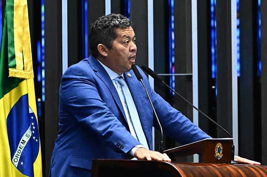 Em discurso, à tribuna, senador Beto Faro (PT-PA).