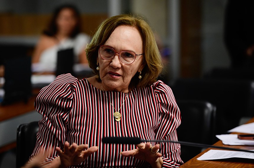 Senadora Zenaide Maia (PSD-RN) à bancada.