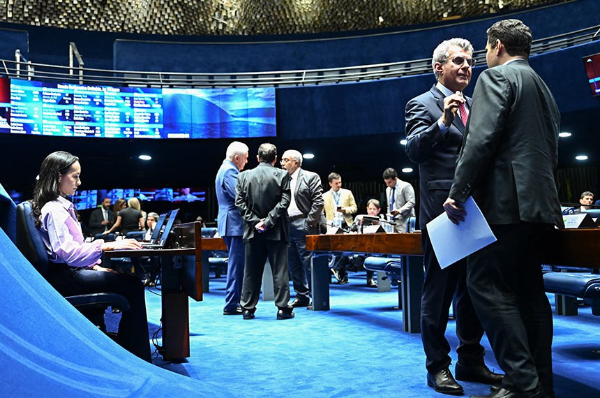 Participam:
presidente do Senado Federal, senador Davi Alcolumbre (União-AP);
ex-senador Eunicio Oliveira.