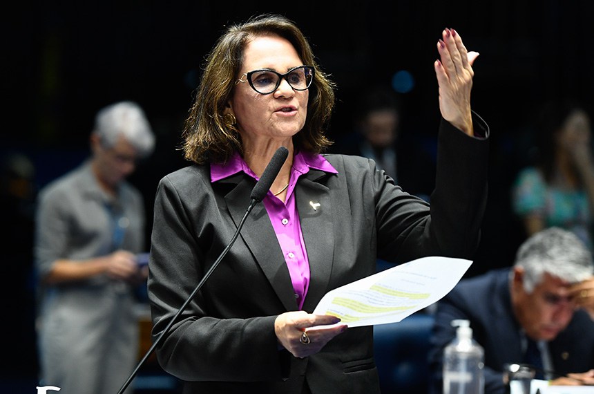 Em pronunciamento, à bancada,