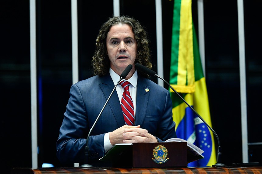À tribuna, em discurso, senador Veneziano Vital do Rêgo (MDB-PB). 