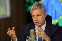 Paulo Teixeira vai falar na CRA sobre ocupações do MST