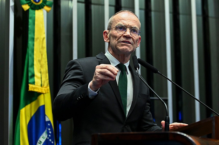 Em discurso, à tribuna, senador Fabiano Contarato (PT-ES).
