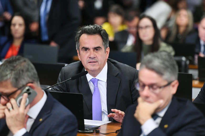 À bancada, em pronunciamento, senador Ciro Nogueira (PP-PI).