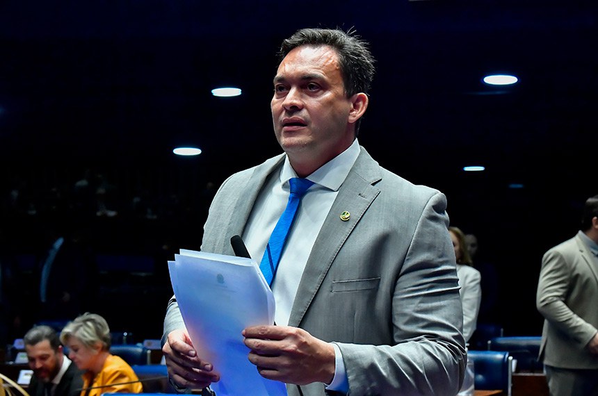 Em pronunciamento, à bancada, senador Styvenson Valentim (PSDB-RN).