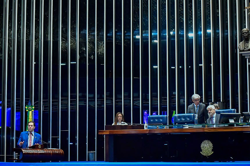 Mesa
2º vice-presidente do Senado Federal, senador Humberto Costa (PT-PE). 