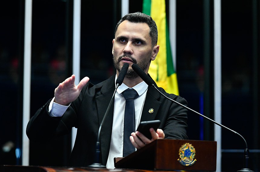 Em discurso, à tribuna, senador Cleitinho (Republicanos-MG).