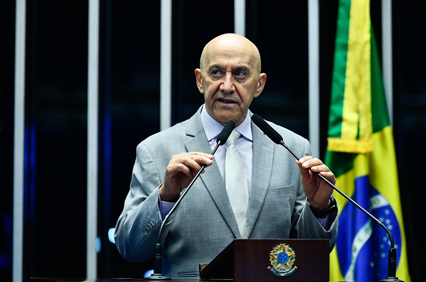 Em discurso, à tribuna, senador Eduardo Girão (Novo-CE).