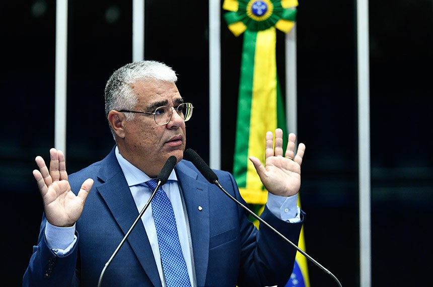 Em discurso, à tribuna, senador Eduardo Girão (Novo-CE).  
