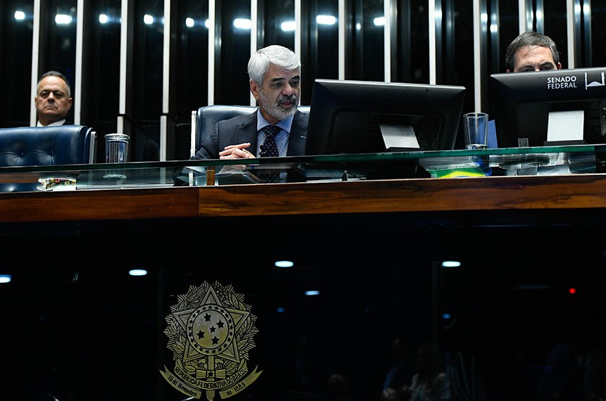 Mesa: 
2º vice-presidente do Senado Federal, senador Humberto Costa (PT-PE); 
secretário-geral da Mesa do Senado Federal, Danilo Augusto Barboza de Aguiar.
