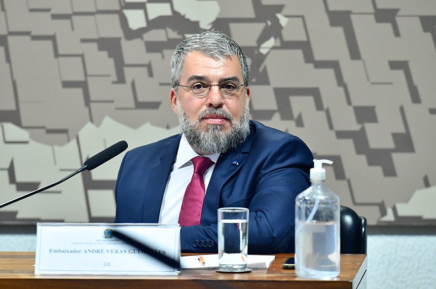 Mesa: 
indicado para exercer o cargo de embaixador do Brasil na República Islâmica do Irã (MSF 9/2025), André Veras Guimarães.