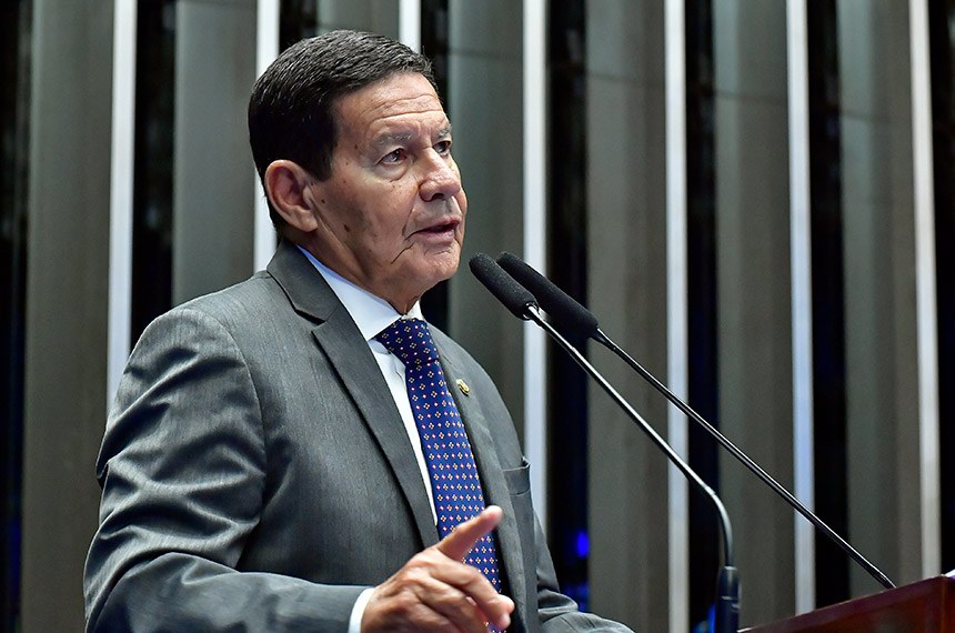 Em discurso, à tribuna, senador Hamilton Mourão (Republicanos-RS).