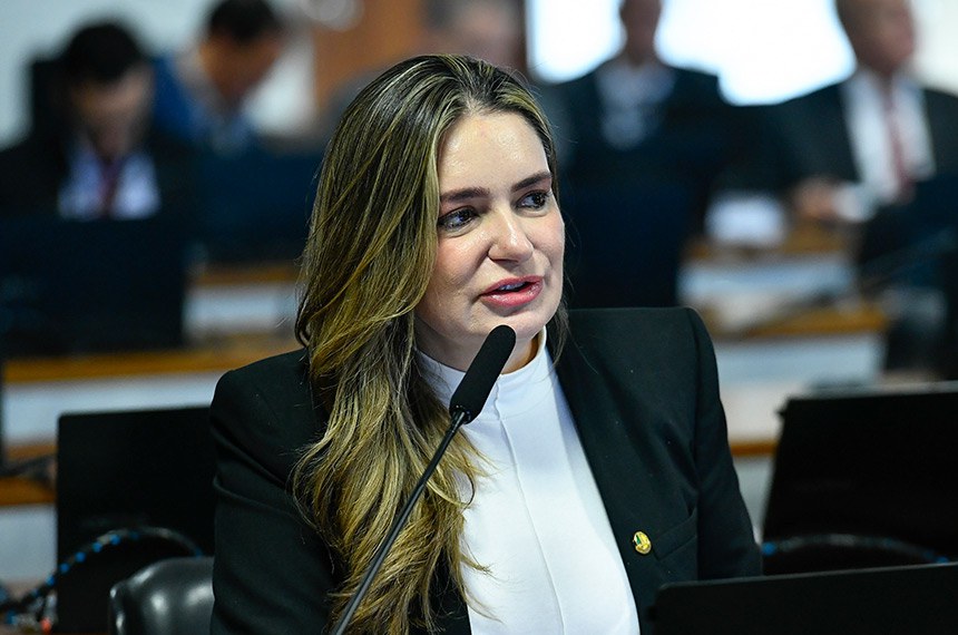 Em pronunciamento, à bancada, relatora PRS 115/2023, senadora Augusta Brito (PT-CE).