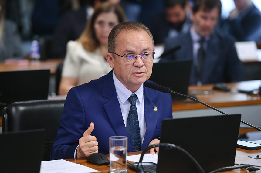 Senador Zequinha Marinho (Podemos-PA) em pronunciamento à bancada.