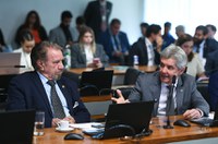 CI aprova limite maior de pontos na CNH para caminhoneiros