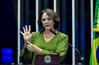 Damares critica STF e denuncia violações de direitos humanos