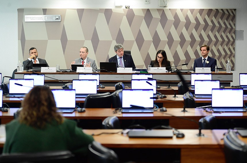 Mesa: 
advogado e coordenador-geral da Academia Brasileira de Direito Eleitoral e Político (Abradep), Sidney Neves; 
advogado e membro fundador da Academia Brasileira de Direito Eleitoral e Público (Abradep), Flávio Eduardo Wanderley Britto;
presidente em exercício da CCJ, senador Carlos Portinho (PL-RJ);
advogada eleitoralista, mestra em Direito Constitucional pelo Instituto Brasiliense de Direito Público (IDP) e membro fundadora da Academia Brasileira de Direito Eleitoral e Político (Abradep), Ezikelly Silva Barros; 
advogado, doutor em Direito Constitucional e mestre em Direito Parlamentar, Eleições e Estudos Legislativos pela Universidade Complutense de Madri, Carlos Enrique Arrais Caputo Bastos.