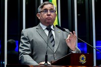 Izalci diz que 'afrouxamento de normas' prejudicou aposentados e pensionistas