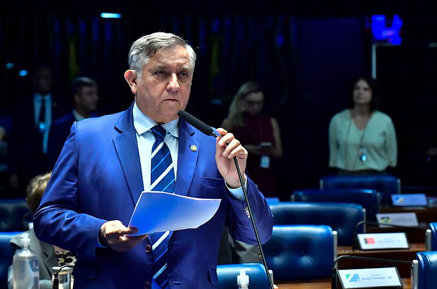 Em pronunciamento, à bancada, senador Izalci Lucas (PL-DF).