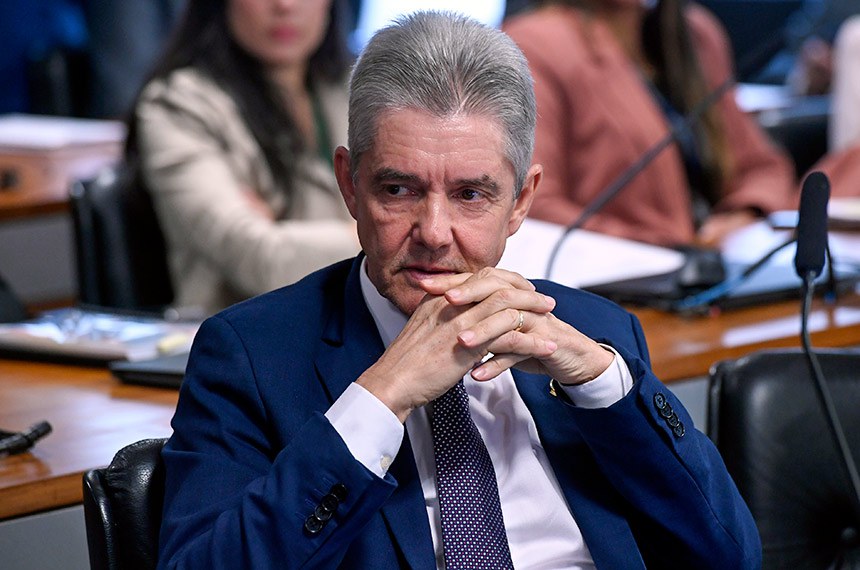 Em pronunciamento, à bancada, senador Jaime Bagattoli (PL-RO).