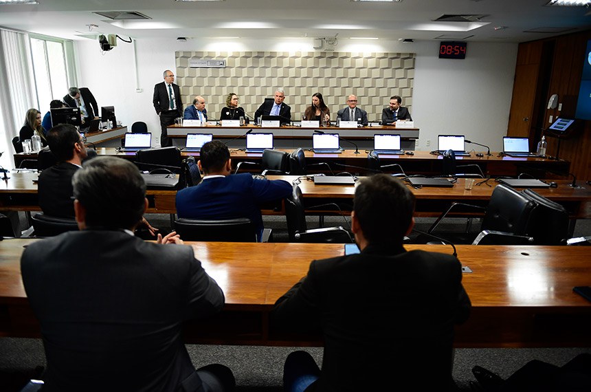 Mesa: 
presidente do Conselho Federal de Educação Física (Conef), Claudio Augusto Boschi;
coordenadora-geral de Alimentação e Nutrição do Ministério da Saúde, Kelly Poliany de Souza Alves;
presidente eventual da CEsp, senador Sérgio Petecão (PSD-AC);
2ª vice-presidente do Conselho Regional de Educação Física da 1ª Região, Eloisa Vilela de Souza;
presidente do Conselho Regional de Educação Física da 7ª Região, Roberto Nóbrega;
conselheiro Federal Titular pelo estado da Paraíba do Conselho Federal de Medicina, Bruno Leandro de Souza.