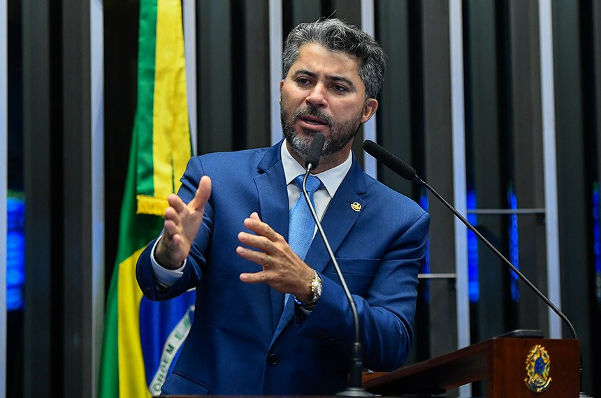 À tribuna, em discurso, senador Marcos Rogério (PL-RO). 