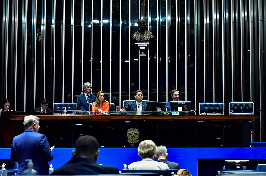 Mesa:
1ª secretária da Mesa do Senado Federal, senadora Daniella Ribeiro (PP-PB);  
presidente do Senado Federal, senador Davi Alcolumbre (União-AP) conduz sessão;
secretário-geral da Mesa do Senado Federal, Danilo Augusto Barboza de Aguiar.