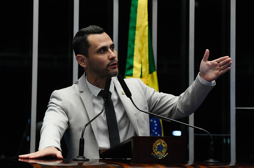 Em discurso, à tribuna, senador Cleitinho (Republicanos-MG).