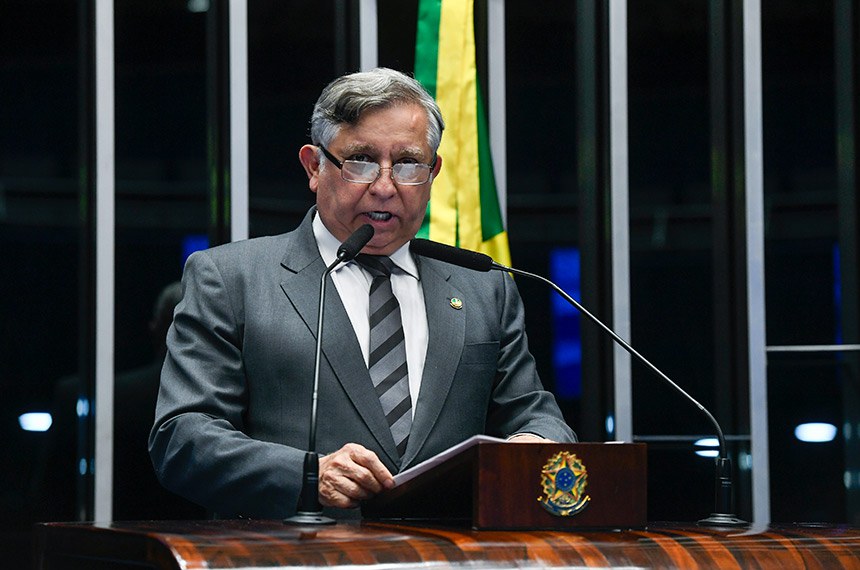 À tribuna, em discurso, senador Izalci Lucas (PL-DF).