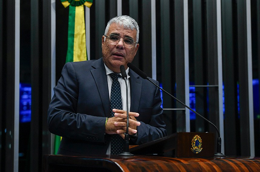 Em discurso, à tribuna, senador Eduardo Girão (Novo-CE).