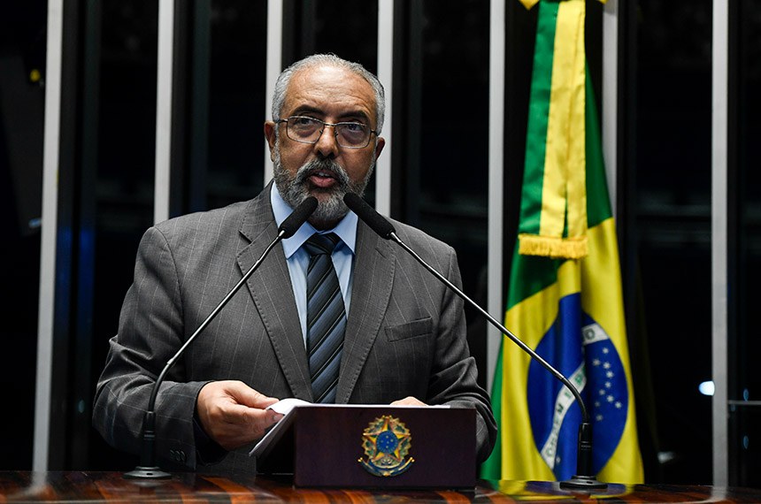 Em discurso, à tribuna, senador Paulo Paim (PT-RS).