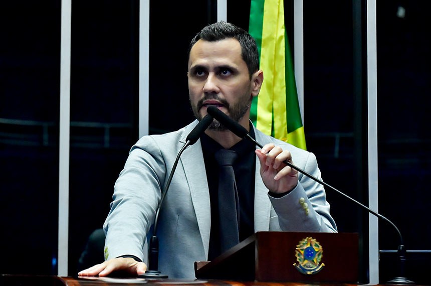 Em discurso, à tribuna, senador Cleitinho (Republicanos-MG).