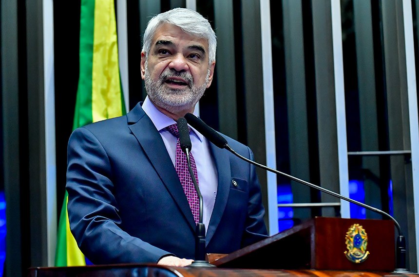 À tribuna, em discurso, senador Humberto Costa (PT-PE).